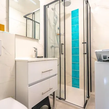 Petit Eden L Balcony & Peaceful L Shellter *